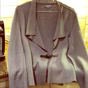 Jacket with leather knot button